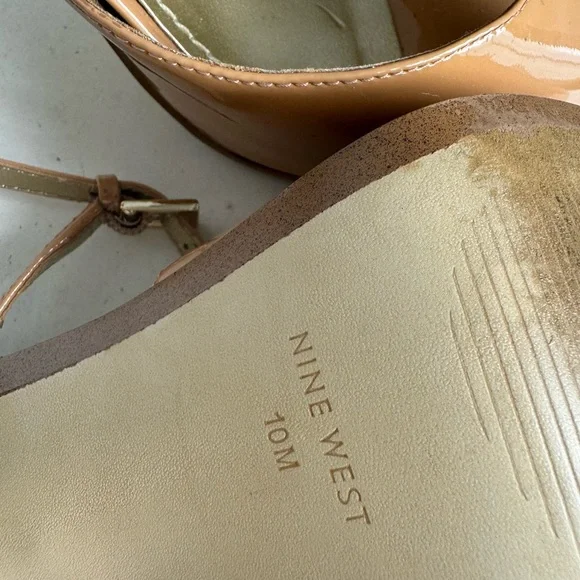 Nine West women's patent leather T Strap peep-toe sandals in beige size 10 - Picture 10 of 12